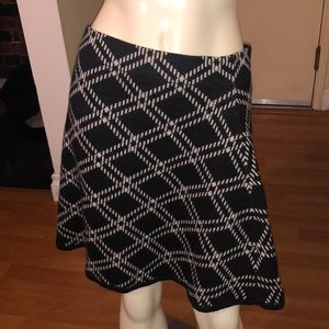 ADORABLE BLACK & WHITE SKIRT SIZE MEDIUM